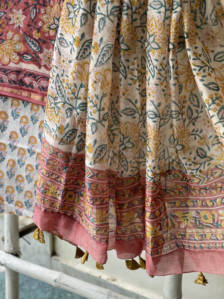SALMON-OFF WHITE HAND BLOCK PRINT CHANDERI SILK & COTTON DUPATTA SET