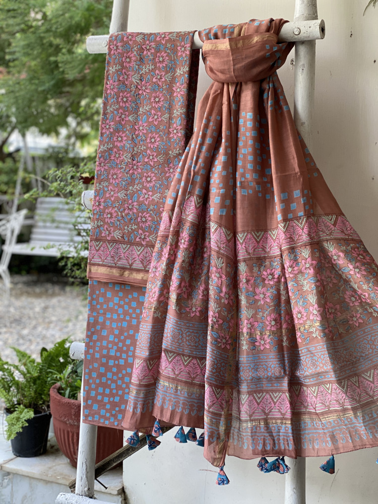 Image of BROWN BLOCK PRINT CHANDERI SILK &amp; COTTON DUPATTA SET
