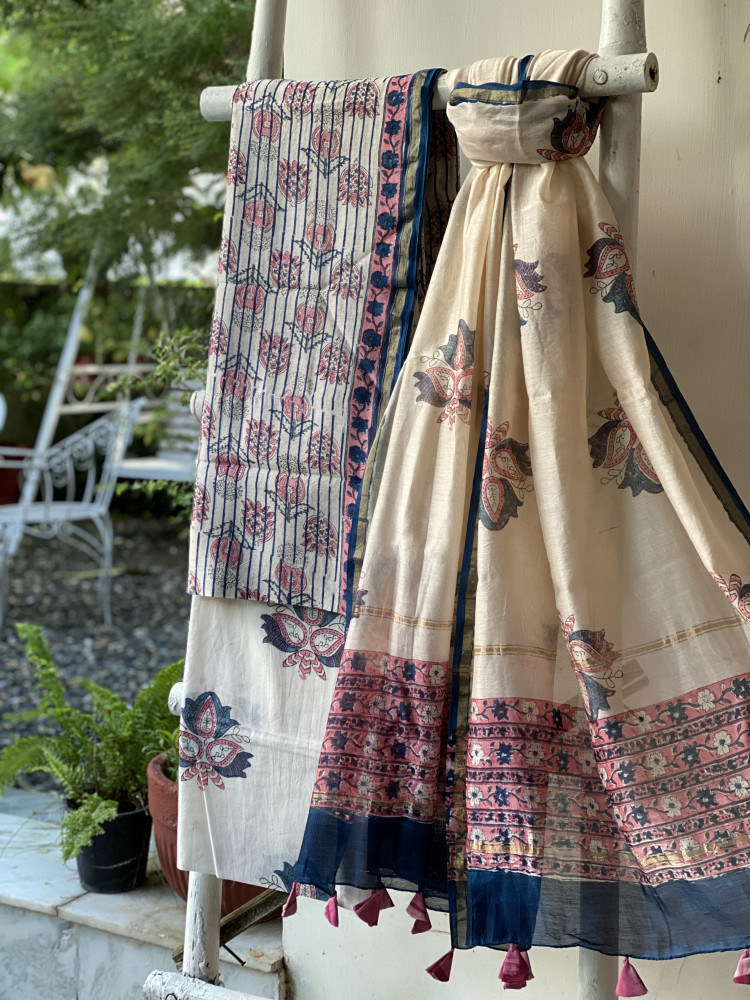 Image of OFF WHITE BLOCK PRINT CHANDERI SILK &amp; COTTON DUPATTA SET