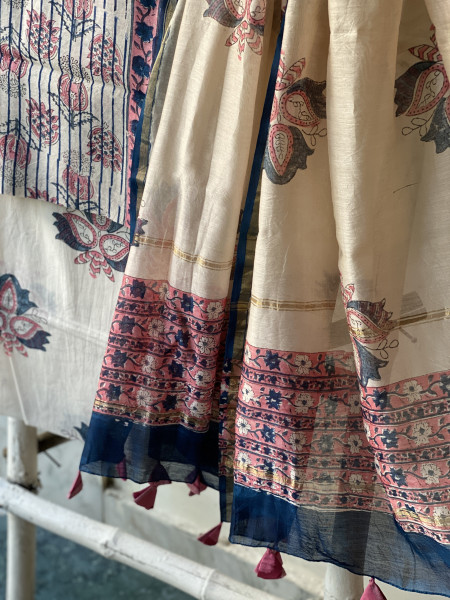 OFF WHITE BLOCK PRINT CHANDERI SILK & COTTON DUPATTA SET