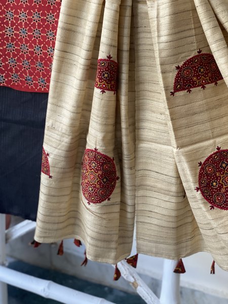 MAROON-BEIGE KATHIYA WOVEN SILK EMBROIDERED dupatta Set