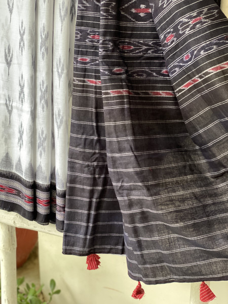 WHITE-BLACK  'MANIABANDHA' ikkat woven sari
