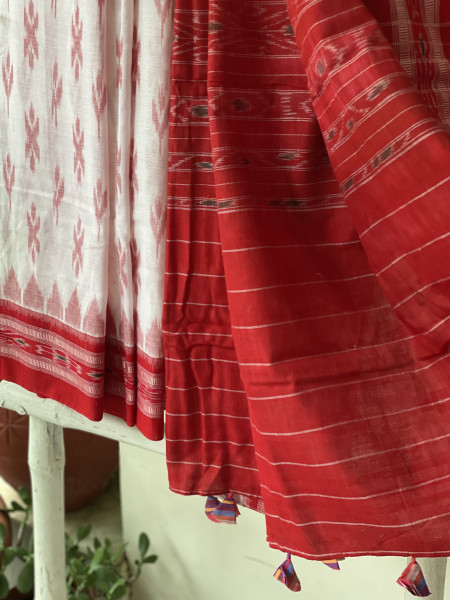 WHITE-RED  'MANIABANDHA' ikkat woven sari