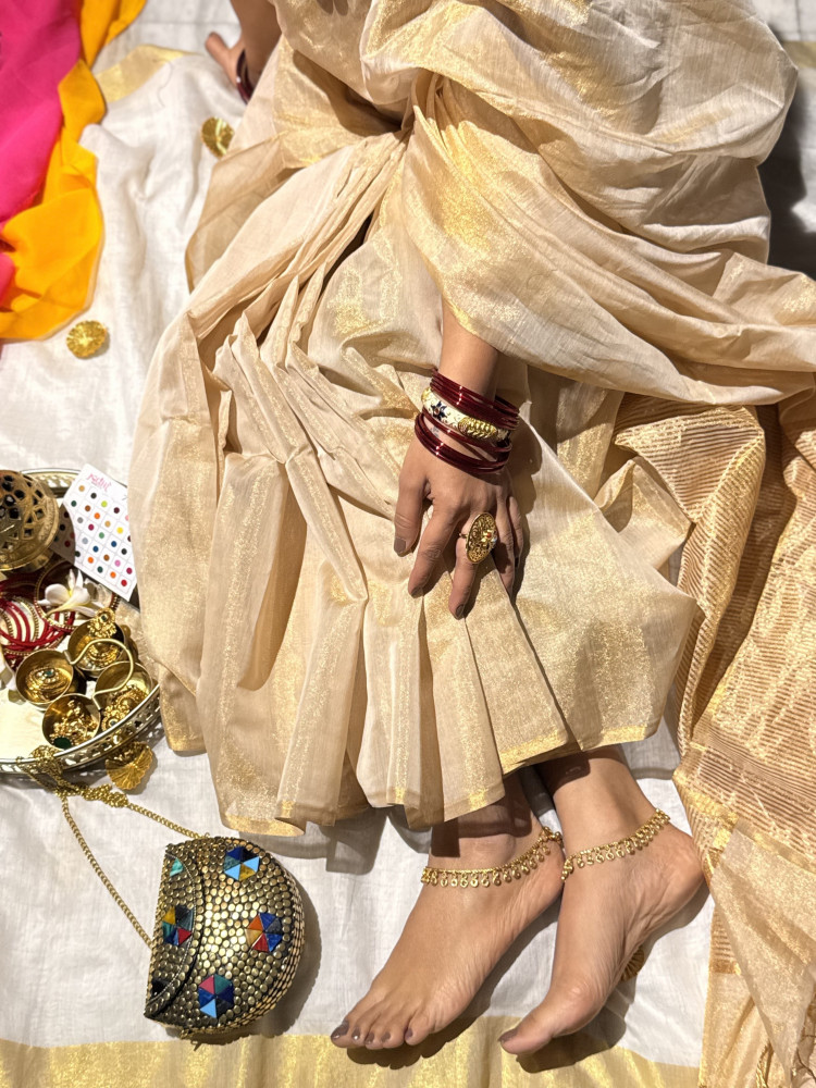 Image of 'MANJARI' IVORY ZARI WOVEN MAHESHWARI SILK  SARI