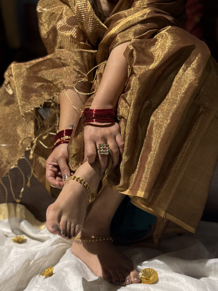 'DEVYANI' BRONZE ZARI WOVEN MAHESHWARI SILK  SARI