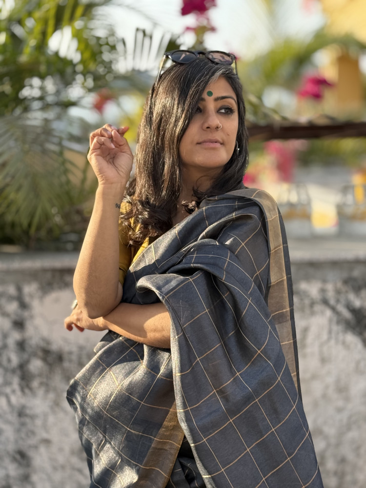 Image of CHARCOAL-GREEN HAND WOVEN TUSSAR SILK SARI