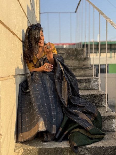 CHARCOAL-GREEN HAND WOVEN TUSSAR SILK SARI