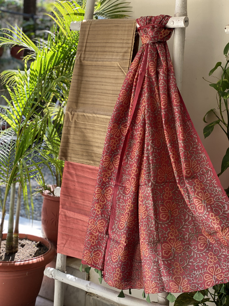 Image of FAWN &amp; RUST TUSSAR SILK KANTHA EMBROIDERED dupatta  SET