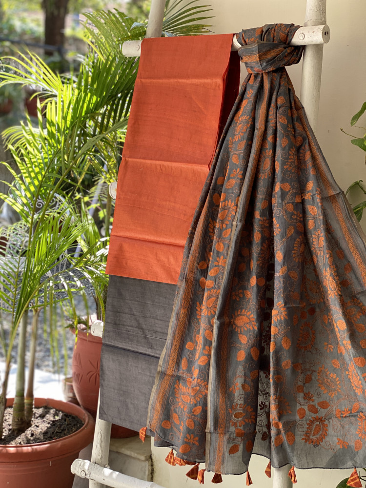 Image of RUST &amp; BLACK TUSSAR SILK KANTHA EMBROIDERED dupatta  SET
