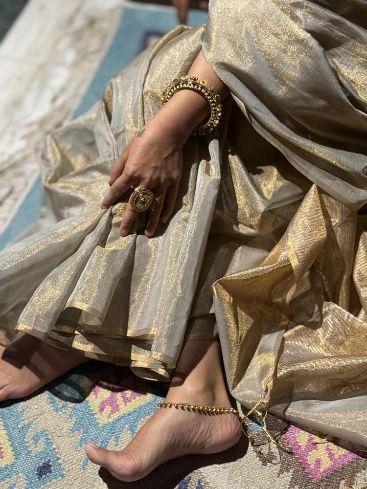 Image of 'INDIRA' ASH GREY ZARI WOVEN MAHESHWARI SILK  SARI