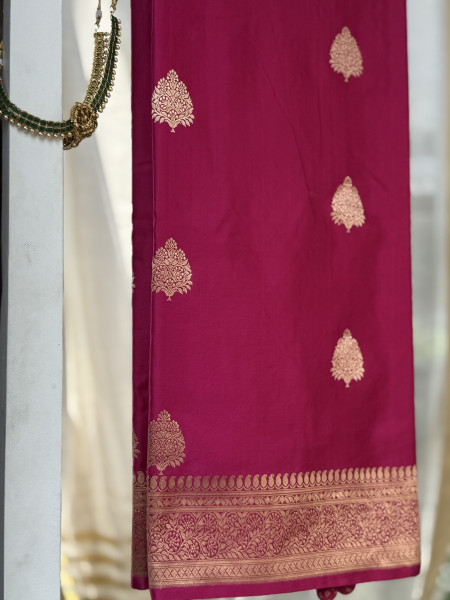 MAGENTA BANARASI HAND WOVEN PURE MASHRU SILK SARI