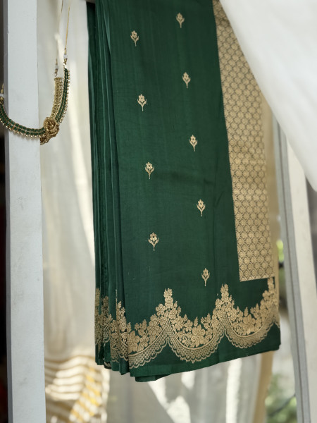 BOTTLE GREEN BANARASI HAND WOVEN PURE SILK SARI