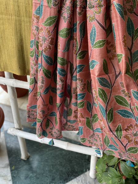 MEHNDI GREEN & SALMON TUSSAR SILK KANTHA EMBROIDERED dupatta  SET