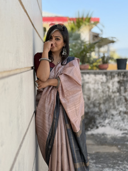 SALMON-CHARCOAL HAND WOVEN TUSSAR SILK SARI