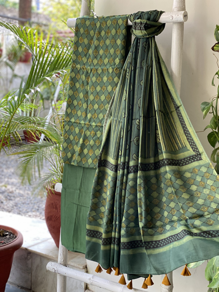 Image of GREEN AJRAKH MODAL SILK DUPATTA SET