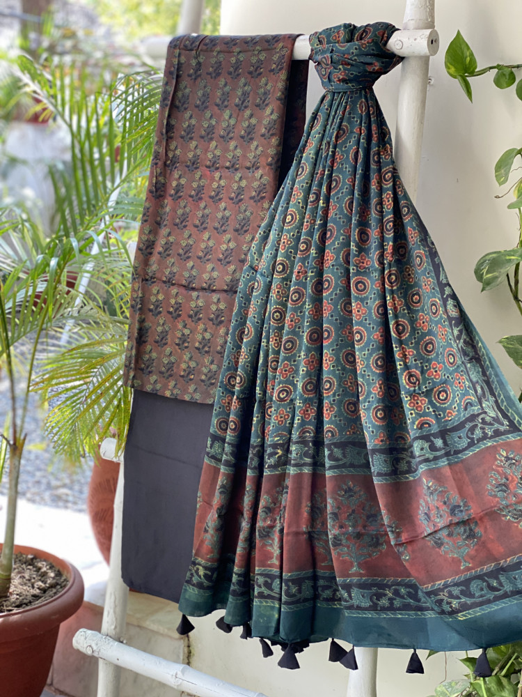 Image of MAROON-GREEN AJRAKH MODAL SILK DUPATTA SET