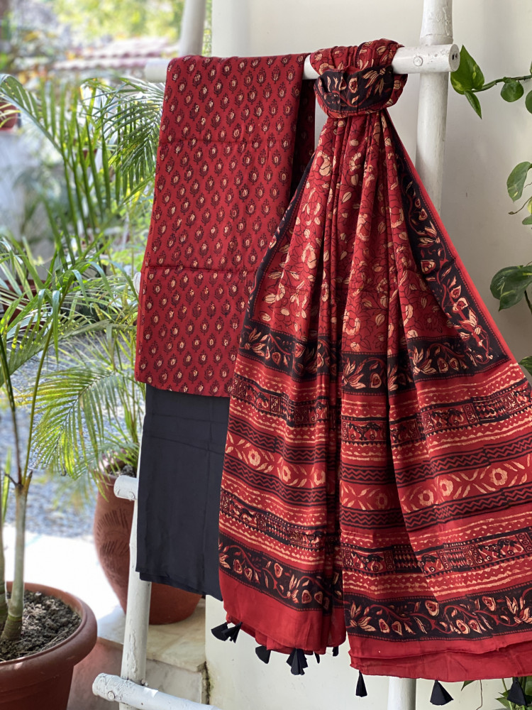 Image of MAROON-BLACK AJRAKH MODAL SILK DUPATTA SET