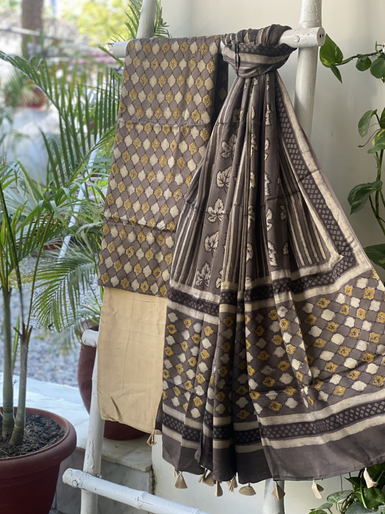 Image of GREY AJRAKH MODAL SILK DUPATTA SET