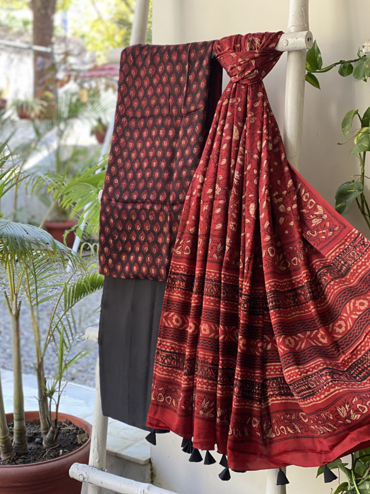 Image of MAROON-BLACK AJRAKH MODAL SILK DUPATTA SET