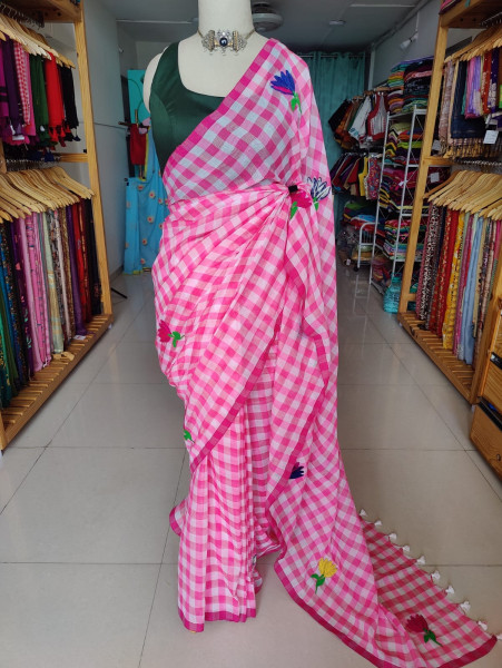 Checks Mul Saree with Floral Embroidery