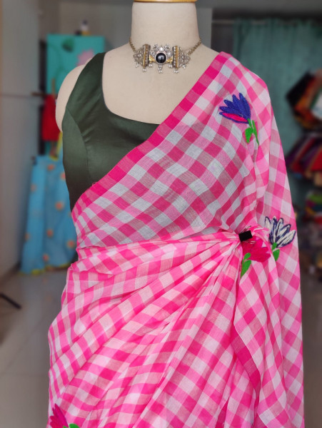 Checks Mul Saree with Floral Embroidery