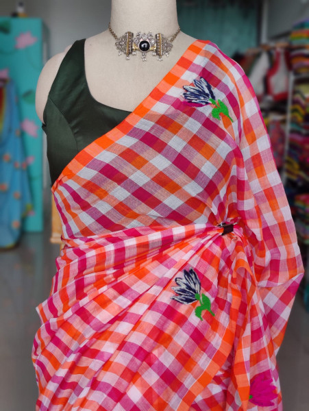 Checks Mul Saree with Floral Embroidery