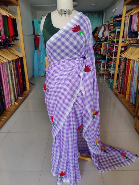 Checks Mul Saree with Floral Embroidery