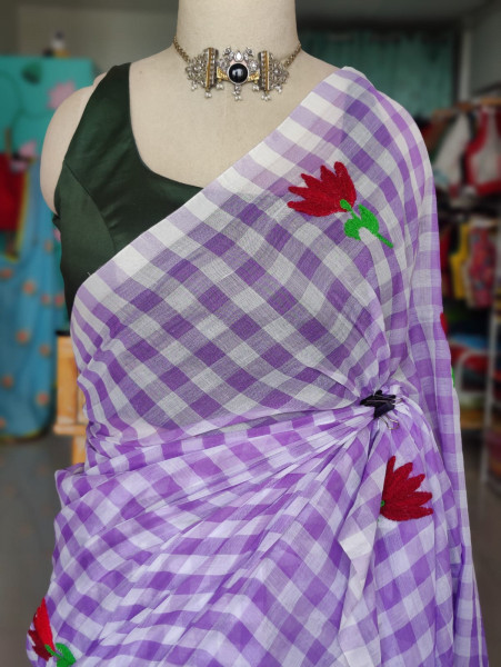 Checks Mul Saree with Floral Embroidery