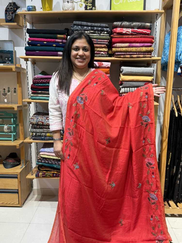 Image of Mul chanderi Handpaint and Handwork Saree - Red