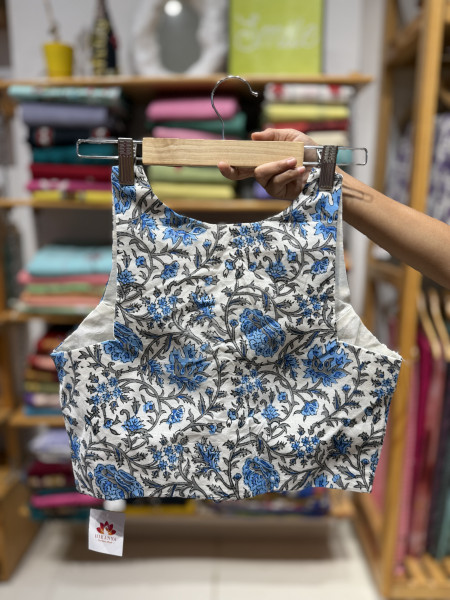 Polka Dots Mul Saree with Free Size Sleeveless Blouse