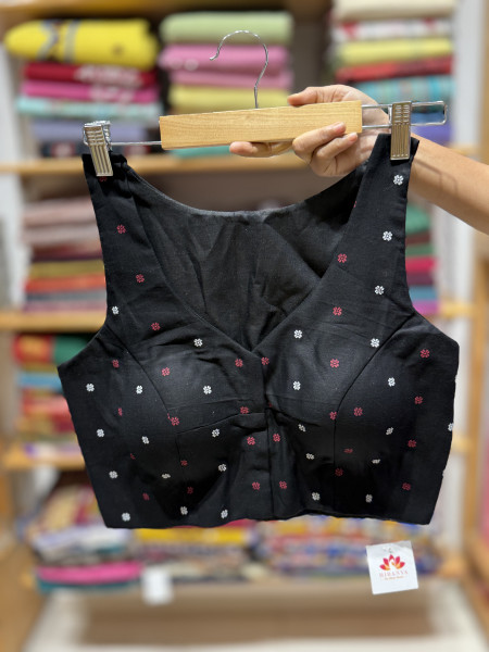 Polka Dots Mul Saree with Free Size Sleeveless Blouse
