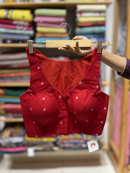 Polka Dots Mul Saree with Free Size Sleeveless Blouse