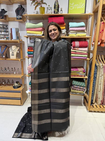 Zari Motifs Black Saree