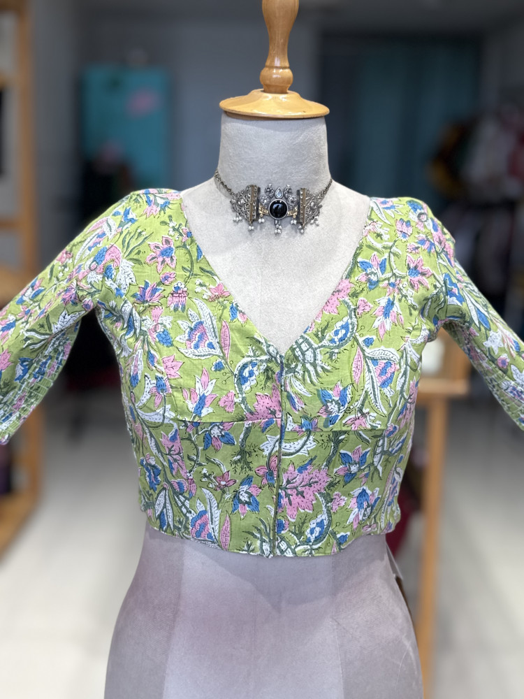 Image of Size 36- Printed Stretchable Blouse
