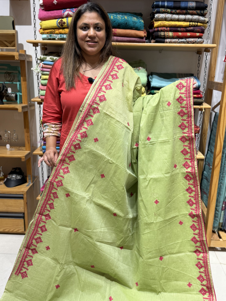 Image of Kutchi work Saree in pure cotton with contrast blouse piece