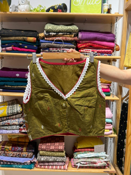 Sleeveless Mehendi Colour Jamdani Blouse - FREE SIZE