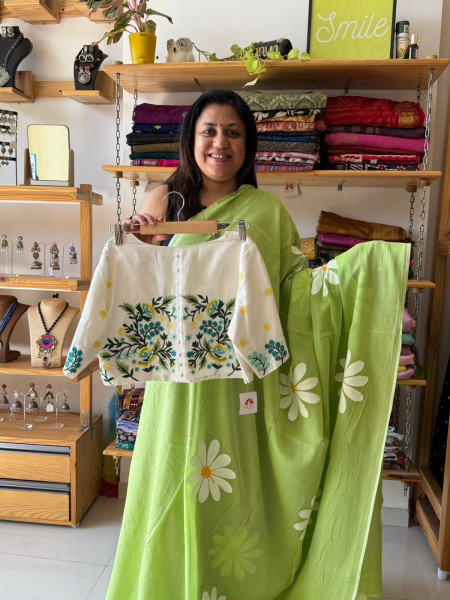 Combo Green Sunflower Saree with White Embroidered Blouse