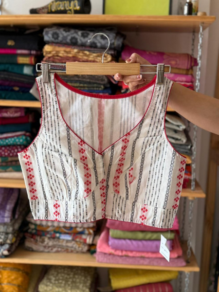 Red Chikankari Saree Sleeveless Blouse Combo