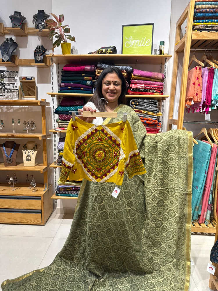Image of Green Art Chanderi Saree With Mustard Blouse