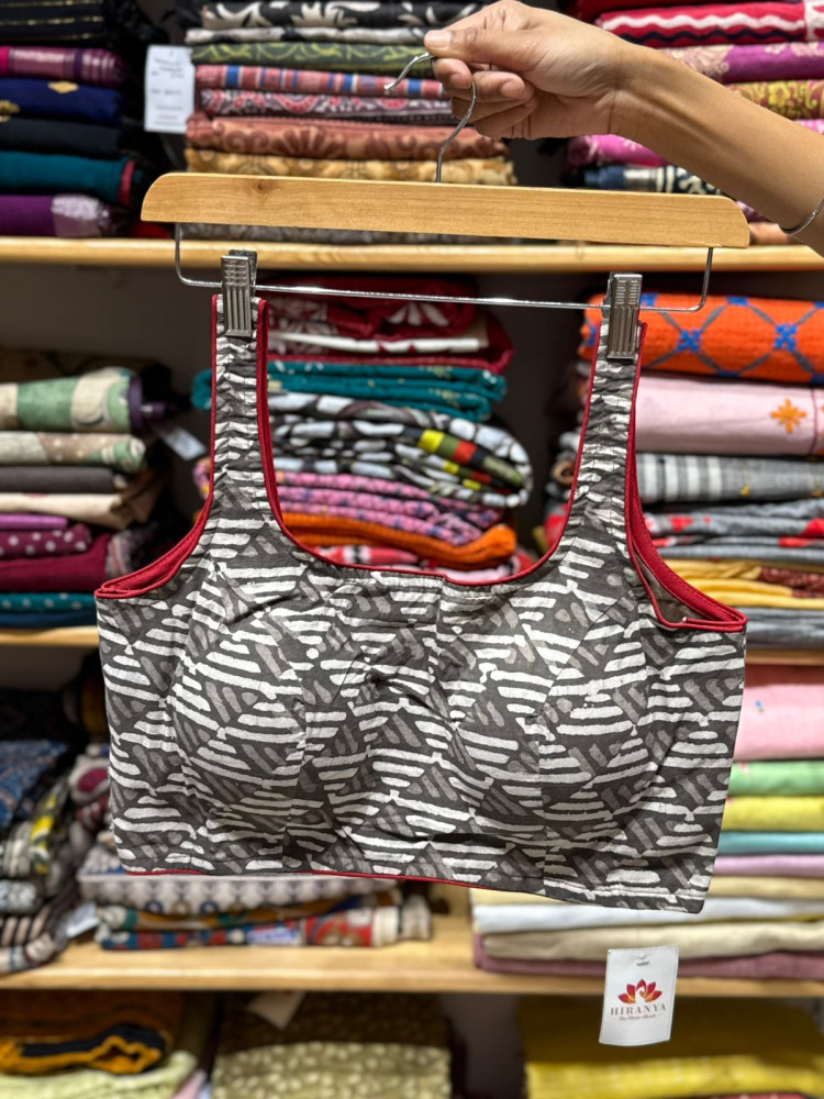 Image of Sleeveless Padded Blouse Dabu Print- Free Size