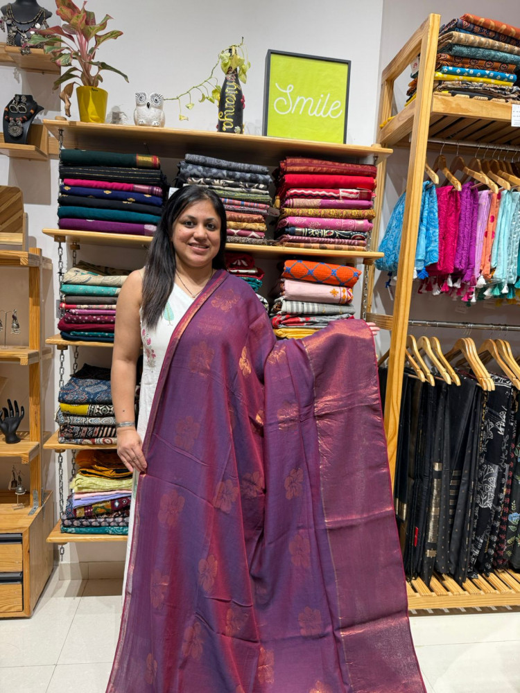 Image of Mul Saree with Hibiscus Zari Motifs