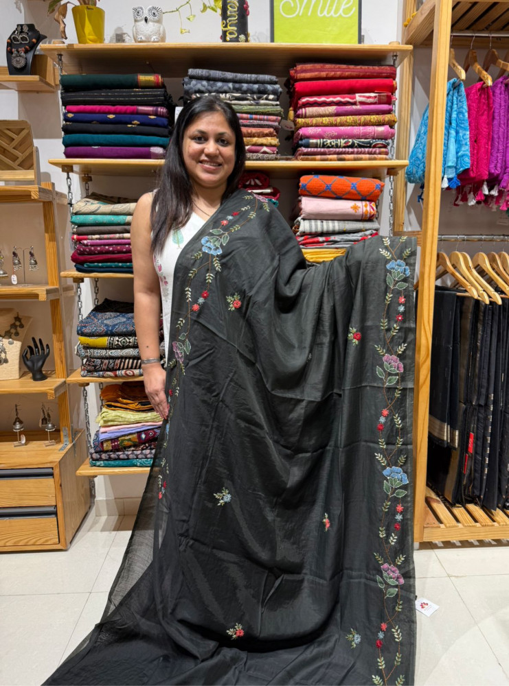 Image of Mul chanderi Handpaint and Handwork Saree
