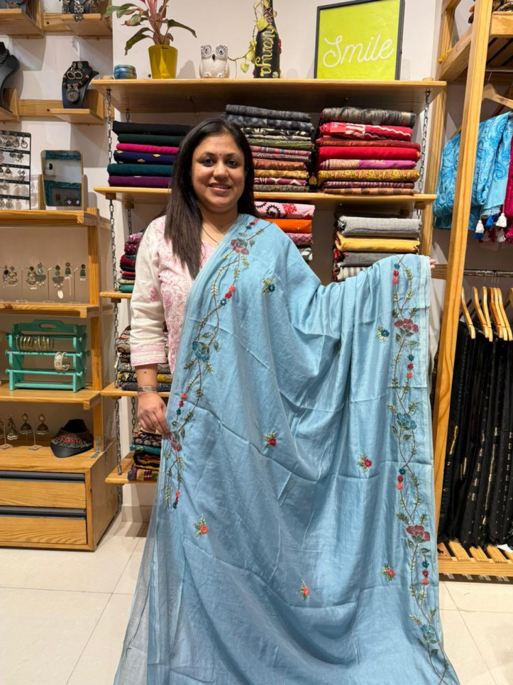 Image of Mul chanderi Handpaint and Handwork Saree - Ice Blue