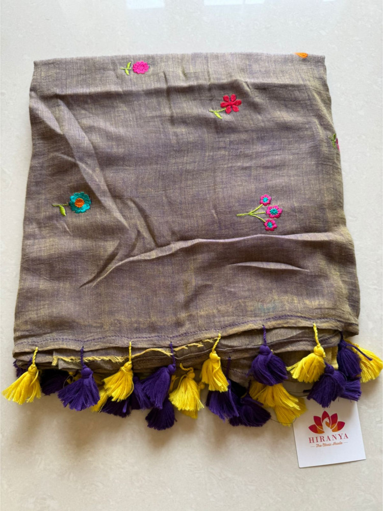 Image of Mul Cotton Phool Patta Embroidery Saree