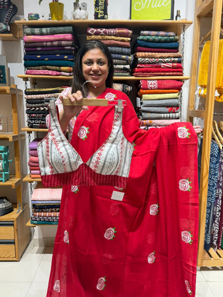 Image of Rose Embroidery Mul Cotton Saree with Sleeveless Padded Blouse