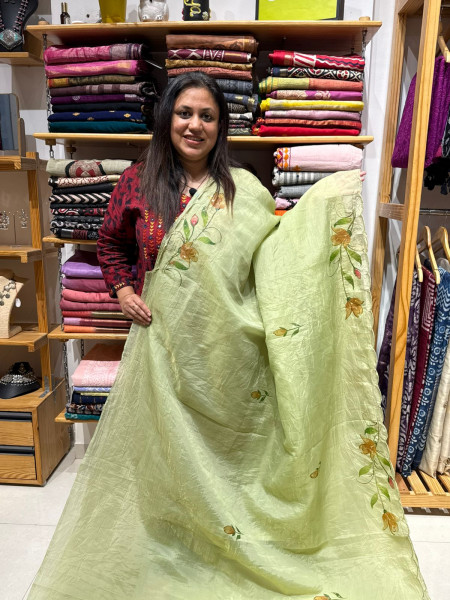 Crush Organza Saree with Free Size sleeveless blouse