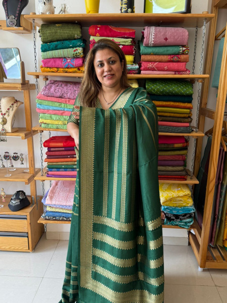 Banarsi Russian Silk Saree - Bottle Green