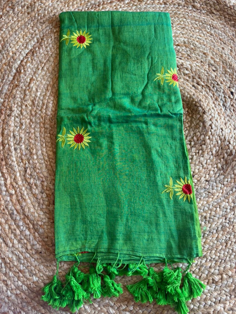Image of Mul cotton Sunflower Embroidery -No blouse piece