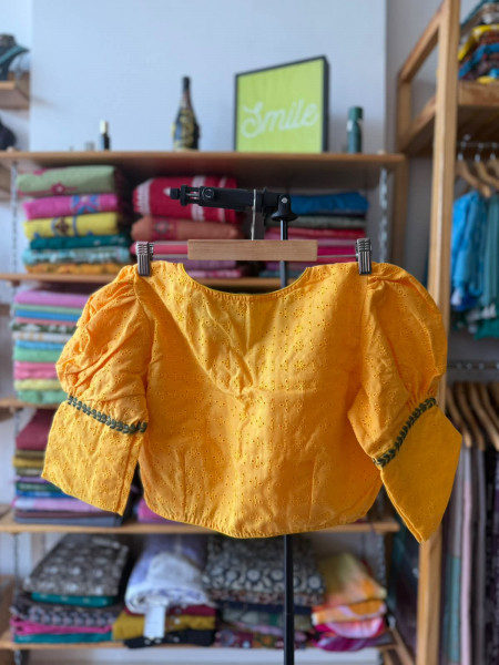 Puffed sleeves Hakoba Blouse