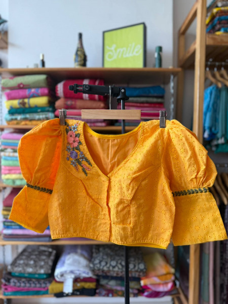 Puffed sleeves Hakoba Blouse